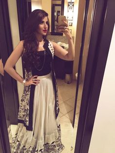 Outfit Ideaa, Hareem Farooq, Pakistan Dress, Middle Eastern Fashion, Pakistan Fashion, Cute Spring Outfits, Desi Fashion, Dress Cuts, Pakistani Fashion