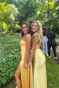 straps yellow silk satin long prom dresses formal dresses with slit Prom Pose Inspiration, Prom Inspo Pictures Solo Poses, Duo Hoco Poses, Hoco Pics Friends, Prom With Best Friend, Yellow Prom Dress Couple, Solo Hoco Pics, Cute Hoco Poses