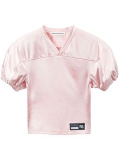 light pink logo patch to the front V-neck removable shoulder pads cap sleeves straight hem cropped Alexander Wang Clothes, Padding Fashion, Football Pads, Bohemian Wedding Guest, Jersey Tops, City Dress, Cap Sleeve Top, Summer Beach Wear, Pink Logo