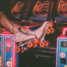 90s Aesthetic Retro Pictures, Decade Aesthetic, Roller Skating Aesthetic, 80s Aesthetic Retro, Roller Skates Vintage, Skate Aesthetic, Retro Roller Skates