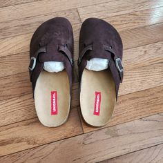 New Never Worn Brown Womens Size 8.5 Synthetic Round Toe Clogs With Buckle Closure, Brown Slip-on Clogs With Textured Footbed, Brown Textured Footbed Slip-on Clogs, Brown Clogs With Textured Footbed And Round Toe, Bohemian Music, Brown Mules, Clogs Heels, Studded Shoes, Suede Clogs