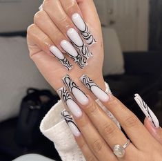 Aesthetic Nails Black And White, Summer Nails Black And White, Acrylic Nails For Summer, Nails Black And White, Black And White Nails, Art Nail Designs, Purple Ombre Nails, Nails For Summer, Makeup Nails Designs