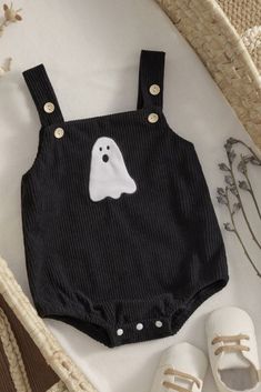 Goth Baby Stuff, Goth Baby Announcement, Infant Boy Fashion, Gothic Baby Nursery, Gothic Baby Clothes, Goth Baby Clothes, Baby Boy Halloween Outfits, Halloween Baby Clothes