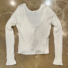 See Photos. Note The Low Scoop Back. Nice Vertical Lines. White Scoop Neck Top For Fall, Basic White Ribbed Top, White Fitted Scoop Neck Top, White Scoop Neck Top For Spring, Vertical Lines, The Low, White Crop Top, Low Back, Crop Top