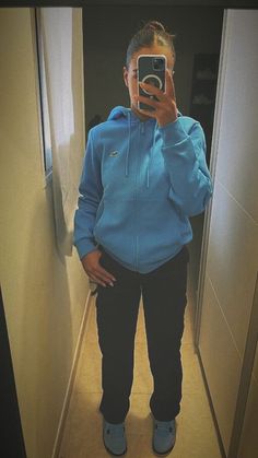 Lacoste Outfit, Jogging Style, Zara Drip, Paris Wallpaper, Mode Zara, Fits Inspo, Lazy Day Outfits, Lazy Outfits, Chill Outfits