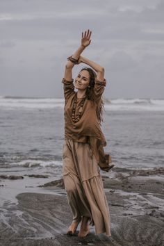 The Dragonfly blouse, a loose-fitting long sleeve top with an asymmetrical hemline and a scoop neckline is the perfect shirt for layering. Soft feather weight organic cotton makes it comfy while the brown colour dyed with organic dyes gives it a bohemian finish. This blouse is so versatile that you can dress it up or wear it casual, over leggings or jeans. ♡ FABRIC DETAILS ♡ Soft feather weight organic cotton sustainably dyed Our experience showed that customers keep coming back to our shop not Long Brown Skirt, Boho Wear, Bohemian Tunics, Cotton Maxi Skirts, Bohemian Skirt, Organic Cotton Dress, Maxi Skirt Boho, Organic Dyes, Jeans Fabric