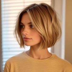 2024 Messy Bob Haircut Trends: Choppy Layers, Bangs, and Confidence Boosters Messy Bob Haircut, Blonde Bob Hairstyles, Choppy Bob Hairstyles, Chin Length Hair, Short Hairstyle, Haircuts For Fine Hair, Short Hair Haircuts, Bob Haircut