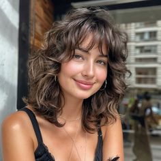 Curly Womens Haircuts, Haircut Women Medium Shoulder Length, Medium Naturally Wavy Haircuts, Piecy Bangs Curly Hair, Permed Hairstyles Medium Wavy, Layered Hair Medium Curly Waves, Short Layered Curled Hair, Medium Length Curly Wavy Haircut, Medium Length Curly Brown Hair