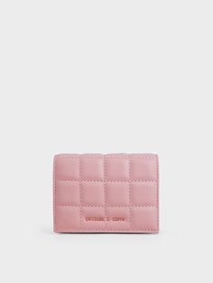 We are absolutely in love with our quilted mini wallet. From its elegant quilted finish to its gorgeous shade of blush pink, this is the must-have accessory you need. Bonus points for the detachable chain strap that offers multiple ways of wear. Whether you choose to use this pretty piece as a wallet or a micro bag, one thing's for sure — you are bound to look impeccably stylish. Mini Wallets For Women, Purse Tower, Simpul Makrame, Xmas Wishlist, Money Bags, Pink Wallet, Micro Bag, Quilted Wallet, Cute Wallets