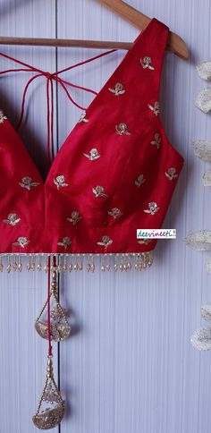 Upada Silk Saree, Silk Saree Lehenga, Red Blouse Design, Sleeveless Blouse Designs, Latest Blouse Designs Pattern, New Saree Blouse Designs, Traditional Blouse Designs, Latest Model Blouse Designs, Fashionable Saree Blouse Designs