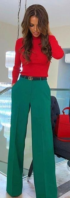 Green Pants Outfit, Color Blocking Outfits, Outfits Woman, Outfit Trends, Red Sweater, Green Outfit, Business Outfit