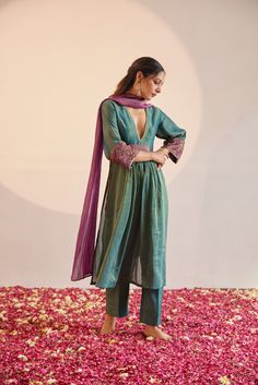 Alia Cut, Casual Kurti, Instagram Stickers, Indian Salwar, Coord Sets, Dress In, Dresses Traditional, Dress Neck