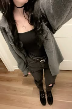 Casual Alt Outfits, Silver Belly Button Piercing, Outfit Ideas Dark, Cute Feminine Outfits, Fake Lip Ring, Double Nose Piercing, Twilight Outfits, Goth Fits, Casual Goth