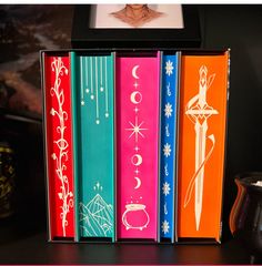 Acotar Sprayed Edges, Sprayed Book Edges, Painted Edges Book, Acotar Book Cover, Sprayed Edges Books, Book Edge Painting, Booktok Bookshelf, Dream Bookstore