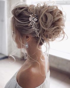 Classic Wedding Hairstyles: 30  Best Looks & Expert Tips Summer Wedding Hairstyles, Long Hair Wedding Styles, Chic Hairstyles, Bridesmaid Hairstyles, Hair Images, Wedding Hairstyles For Long Hair