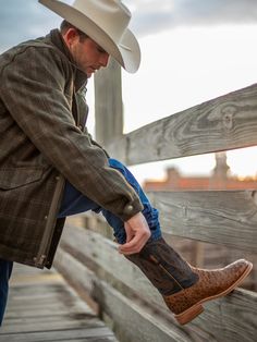 Men's Tan And Blue Square Toe Ostrich Western Boot By Corral A4052 Galant, distinctive, and strong. This attractive embroidered navy blue and Orix brown style are sure to grab the attention of those passing by.The embroidery and woven shaft pattern along the 12-inch shaft show the distinctive elegant style. These eye-catching boots will be the center of attention wherever you take them.You can wear this style all day without worrying about getting tired. It features; sturdy pull-on straps and a Tan Square, Boys Cowboy Boots, Girl Cowboy Boots, Lucchese Boots, Cowboy Boots Mens, Twisted X Boots, Southern Outfits, Ostrich Boots, Vintage Cowboy Boots