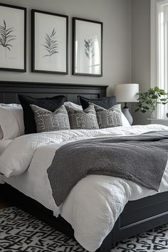 Create a chic and stylish bedroom with these black and grey bedroom ideas for women.  Embrace soft grey hues and accents of black for a sophisticated and feminine space.  Think luxurious textures, elegant lighting, and feminine details for a truly calming and beautiful haven. Bedroom Ideas For Gray Walls, Grey Walls Black Furniture Bedroom, Grey Bedroom Bedding Ideas, Dark Grey Headboard Bedroom Ideas Decor, Soft Black Bedroom, Bedroom Grey Decor, Light Grey Walls Bedroom, Black Grey Bedroom Ideas, Black Bedroom Accent Wall