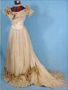 Antique Dress - Item for Sale Titanic Fashion, Vintage Vampire, 1930s Wedding Dress, Slavic Style, Antique Wedding Dresses, 40's Fashion, Vampire Bride, Chiffon Wedding Gowns, Historical Dress