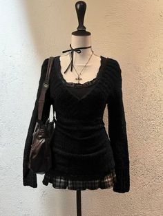 Soft And Edgy Aesthetic, Sewing Dark Aesthetic, Fall Outfit Inspo Coquette, Fall Outfit Inspo Grunge, Black Cat Outfits Aesthetic, Show Stopping Outfits, Dark Outfits For School, Moongirl Aesthetic Outfits, Cute Black Outfits Aesthetic