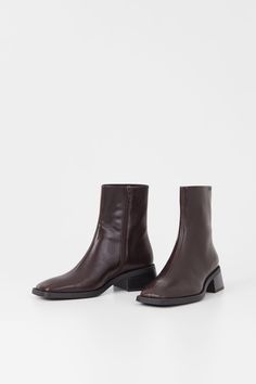 Shop the Blanca Boots in Chocolate from Vagabond Shoemakers at Zane boutique in Portland, Maine Vagabond Shoes, Dark Brown Boots, Clogs Heels, Brown Boots Women, Boots Woman, Neutral Shoes, Chocolate Leather, Cream Shoes, Sandals For Sale