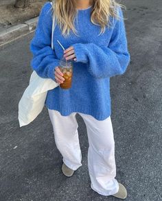 ASHLEY CASSIDY on Instagram: "exploring the new neighborhood 🤍 https://liketk.it/3W1Fo (sweater linked, wearing a M)" Blue Sweater Outfit, Outfit Inso, Spring 23, Oufits Casual, Day Outfits, Cute Lazy Day Outfits, Lazy Day Outfits, Coastal Cowgirl