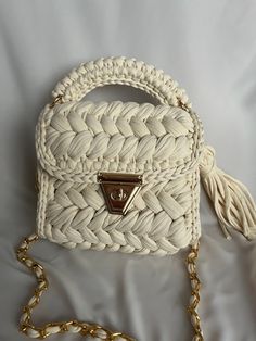 ✋ This bag is a handmade item.  🧶 T-shirt Yarn 📏 💭 Feel free to contact me.  🚚 We ship your orders within 1-3 days with Express shipping. Trendy Handmade Cream Shoulder Bag, Trendy Handmade Cream Bags, Handmade White Bags For Gifts, White Handmade Square Bag, White Square Handmade Bag, Casual Handmade Cream Bag, Casual Handmade Cream Bags, Casual White Handmade Shoulder Bag, Eco-friendly Handmade Cream Shoulder Bag