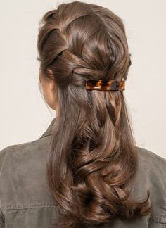 Hair Half Up And Down, Cool Hairstyles Aesthetic, Half Hair Up Hairstyles, Elegant Long Hair, Half Up Half Down Braid, Cheveux Oranges, Fall Hairstyles, Chique Outfits