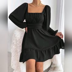 Short Dress Flowy, Shower Preppy, Minimalist People, European Chic, Retro Boutique, Skirt Ruffle, High Waist Short, Baddie Aesthetic, Women Bodycon Dress