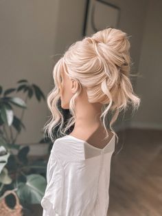 Boho Chic Wedding Hair Updo, Modern Twist Updo, Bridal Hair 2024 Trends, Glam Bridal Hair Half Up, High Up Do, Wedding Hair High Bun, High Wedding Updo, Wedding High Updo, Updo 2023