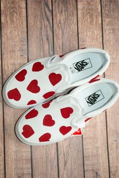 Costume Vans Ideas, Painted Vans Slip On Diy, Painted Shoes Diy Easy, Painting Shoes Idea, Painted Vans Ideas, Painted Vans Slip On, Painting Vans, Painted Vans Shoes