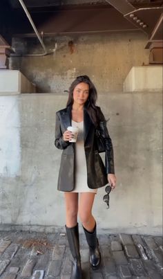 Styling Dresses In Winter, Winter Skirt Outfits, Race Outfit, Business Professional Outfits, Business Attire Women, Casual Chique, Stylish Work Attire, Corporate Outfits, Business Professional