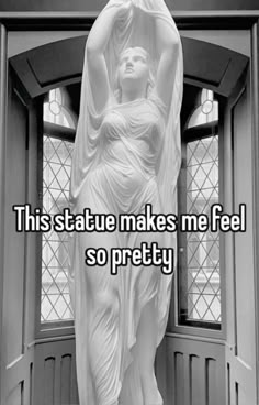 a statue that says, this statue makes me feel so pretty