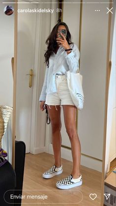 #oufit #ropa #aesthetic #girl #vans #white Girl Vans, Bbq Outfits, Outfit Primavera, Vans White, Elegante Casual, Looks Chic, A Mirror, Looks Style