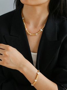 Metal: 18k Recycled Gold Plated On Brass Pearl: Natural Baroque Pearls Chain Length: 440-490mm Weight: 38g Slider Necklace, Pearl Beaded Necklace, Chic Rings, Baroque Pearl Earrings, Gemstone Beaded Necklace, Chic Earrings, Summer Bracelets, Gemstone Beaded Bracelets, Enamel Earrings