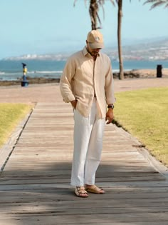 #fashion #ootd #styleblogger #summerlook #moda Beach Casual Outfit Men, Old Money Beach Outfit Men, Resort Outfit Men, Goa Outfits For Men, Men Sandals Outfit, Men Vacation Outfits, Beach Casual Outfit, Style White Pants, Male Maldives