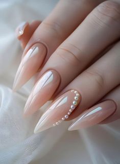 Nails With Pearl, Peach Nails, Summer Nail Art, Classy Nail Designs, Pale Peach