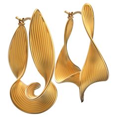 Discover our exclusive made-to-order Statement Twisted Hoop Earrings in 14k gold, meticulously handcrafted in Italy by Oltremare Gioielli. These unique, long twisted hoops feature a captivating ribbed surface and polished edges, embodying a perfect fusion of contemporary design and timeless sophistication. These Italian-made earrings are a true testament to individual style and craftsmanship, ensuring you stand out with every wear. 44 mm long beautiful hoop earrings crafted in polished and raw solid gold 18k or 14k Click top closure Gold hoop earrings made in Italy. The earrings are secured by a trusty snap closure. The approximate total weight is 14 grams in 18k Additional Information: The production time of this jewel varies from 3-4 working weeks. •Orders placed in the second half of Ju Gold Jewelry Italian, Italian Jewellery Design, Italian Gold Jewelry, Gold Jewels Design, Rare Jewelry, Twisted Hoop Earrings, Italian Jewelry, Earring Crafts, Jewelry Earrings Hoops