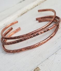 Artisan textured skinny copper cuff stack Diy Copper Jewelry, Copper Jewelry Diy, Silver Smithing, Copper Accessories, Hammered Jewelry, Copper Jewellery, Handmade Jewlery, Metal Smithing, Copper Jewelry Handmade