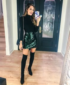 Outfit Ideas For Holidays, Short Sequin Skirt Outfit, Outfits Navidad 2022, New Years Eve Outfits Skirt, Outfit Navideno, Outfit Navidad 2022, Outfit Para Posada, Outfit New Year Party Night Out, Outfits Posada