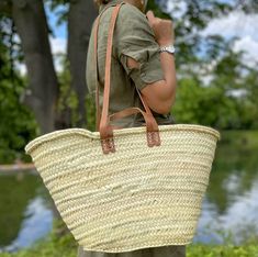 Discover artisanal elegance with our hand-woven wicker bag in the heart of the souks of Marrakech. Made from natural white palm leaves, this bag combines ecology, ethics and timeless style. This bag is a must-have for those looking for a chic and eco-friendly accessory. A true treasure of craftsmanship, this basket is meticulously hand-woven in Marrakech by passionate artisans. The large leather handles are long (40 cm) and allow the bag to be carried on the shoulder. The stitching is reinforced Market Basket Straw Bag With Handles, Summer Market Straw Bag With Bamboo Handle, Traditional Summer Bags With Leather Handles, Natural Color Basket-shaped Straw Bag For Shopping, Natural Basket-shaped Straw Bag For Shopping, Basket Straw Bag With Braided Handles For Market, Market Basket Straw Bag With Braided Handles, Market Basket Straw Bag With Leather Handles, Traditional Natural Straw Bag For Shopping