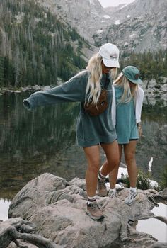 Cute Camping Outfits, Cabin Outfit, Camping Outfits For Women, Hiking Fits, Colorado Outfits, Mountain Outfit, Hiking Outfit Women