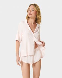 Rediscover the meaning of everyday comfort with the silky soft Marla pajama set. Crafted in delicate eco viscose and complete with elegant fabric-covered buttons, this loose-fitting duo instantly puts you in a relaxed mood for the night or day ahead. We’re confident that the utterly feminine pale pink hue will only make you love it more. Slippers Outfit, Thigh Chain, Chiffon Kimono, Satin Kimono, Fabric Covered Button, Pyjama Set, Short Pajama Set, Pajama Shorts, The Meaning