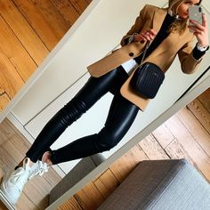 Outfits Leggins, Leather Pants Outfit, Paris Chic, Winter Fashion Outfits Casual, Stil Elegant, Womens Casual Outfits, Street Style Outfit, Winter Fashion Outfits, Leather Leggings