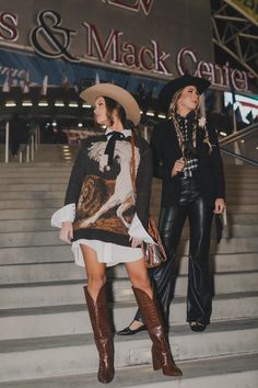 Country Outfits Fall, Nfr Outfits For Vegas, Nfr Outfits For Vegas Cowgirl Fashion, Bright City Lights, Botas Outfit, Elizabeth Hay, Nfr Outfits, Western Boots Outfit, Who What Where