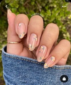 Almond Nails With Rhinestones Summer, Neutral Floral Nails Short, Thumbelina Wedding, Floral Wedding Nails, Wild Flower Nails, Dried Flower Nails, Appearance Goals, Nails 2025, Prom Planning