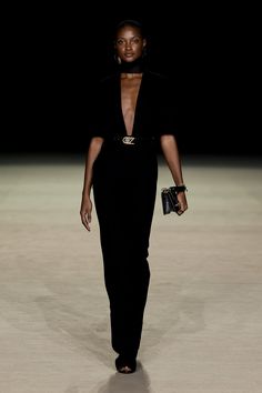 Carla Zampatti Australia Resort 2025 https://www.vogue.com/fashion-shows/australia-resort-2025/carla-zampatti/slideshow/collection#7 Mesh Maxi Skirt, Carla Zampatti, Black Attire, Sheer Gown, Crepe Jumpsuit, Elegant Coats, Short Movie, All Black Looks