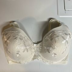 Nwt 36ddd Off White Triumph Bra White Full Coverage Feminine Bra, Feminine Full Coverage White Bra, Feminine White Full Coverage Bra, Elegant White Full Coverage Bra, White Full Coverage Bra For Spring, Spring White Full Coverage Bra, White Padded Full Cup Bra, Triumph Bra, Red Lace Lingerie