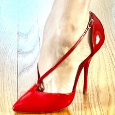 The Color Is A Beautiful True Bright Red. They Were Never Worn. The Shoes Are Size 37, But They Are Running A Bit Wide In The Toes - Will Be Perfect For Wider Feet. They May Fit Someone Usually Wearing 37.5 Or Even Perhaps 38. They Will Accommodate Wide Feet. The Heel Is High - 4.5 Inches, But The Shoes Are Extremely Comfortable. Red Fitted Heels For Gala, Red Heels With Heel Strap For Gala, Red Heels With Wrapped Heel For Cocktail, Chic Red Heels For Gala, Red Round Toe Heels For Gala, Red Heels With Round Toe For Gala, Red Heels With Wrapped Heel For Evening, Red Wrapped Heel Heels For Evening, Red Sleek Heels For Evening