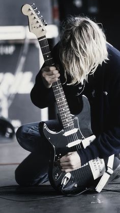 Vandalism Beautiful As A Rock, Kurt Cobain Hair, Kurt Cobain Aesthetic, Kurt Cobain Guitar, Kurt Cobain Wallpaper, Rockstar Aesthetic