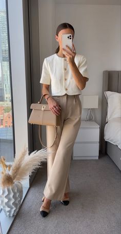 Cream And Black Flats Outfit, Internship Outfit, Conference Outfit, Outfit Elegantes, Business Professional Outfits, Corporate Attire, Professional Outfits Women, Chique Outfits, Business Outfits Women